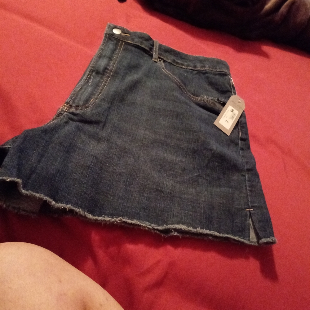 Women's shorts zipper and high cut